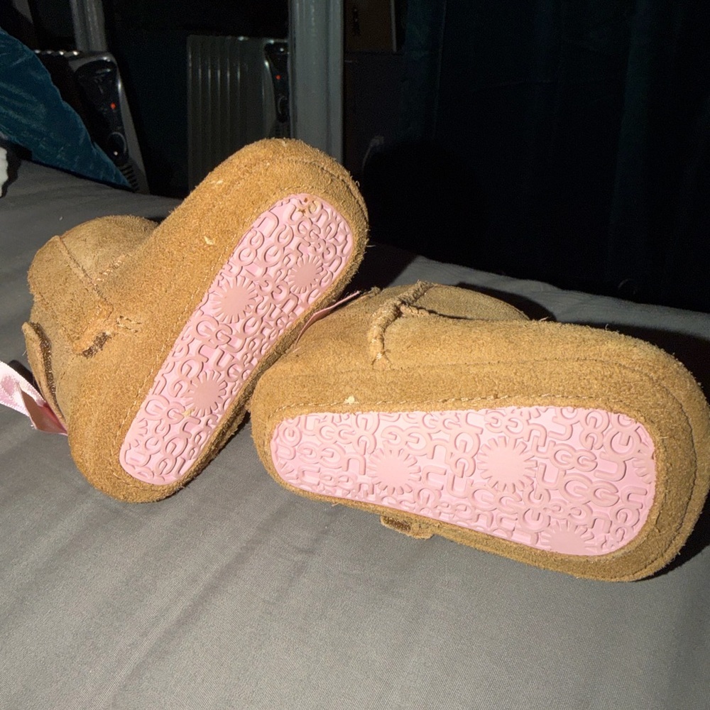 UGG Tan Kids Shoes with Pink Accent - Picture 3 of 6